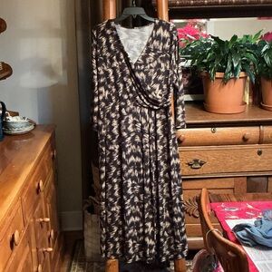 Investments Black and Light Gold 3/4 Length Sleeve Dress L